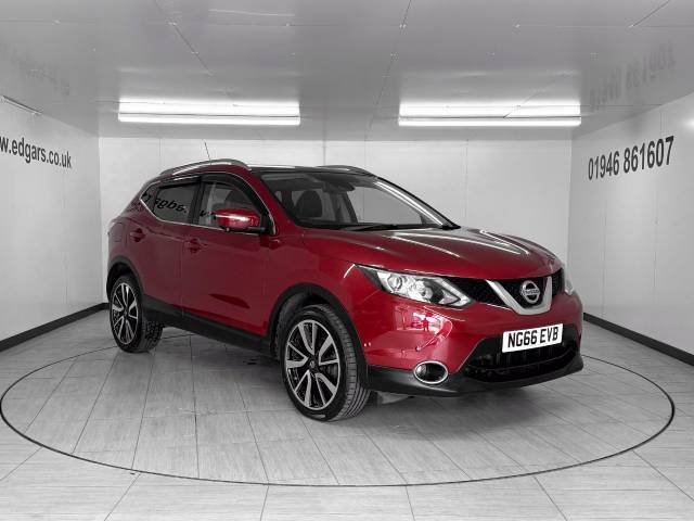 Nissan Qashqai 1.5 dCi Tekna 5dr Hatchback Diesel Red