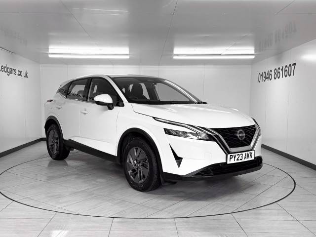 Nissan Qashqai 1.3 DiG-T MH Acenta Premium 5dr Hatchback Petrol White