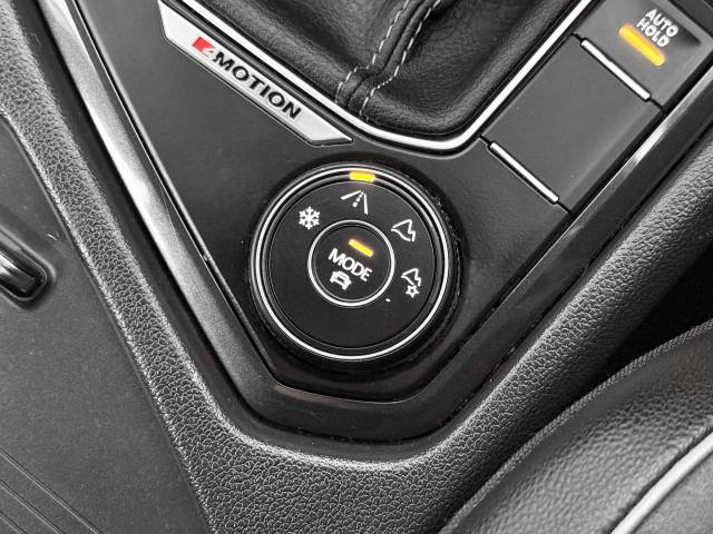 2021 Volkswagen Tiguan 2.0 TDI 4Motion R-Line 5dr DSG