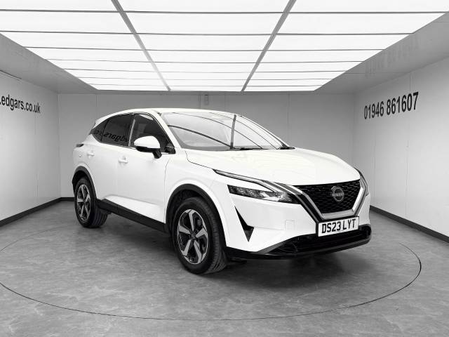 Nissan Qashqai 1.3 DiG-T MH N-Connecta 5dr Hatchback Petrol White
