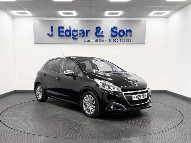 Peugeot 208 1.2 PureTech 82 Signature 5dr [Start Stop] Hatchback Petrol Black